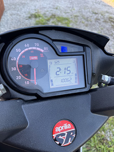 APRILIA SR 50R 70cc 2012a (7 foto / 7)