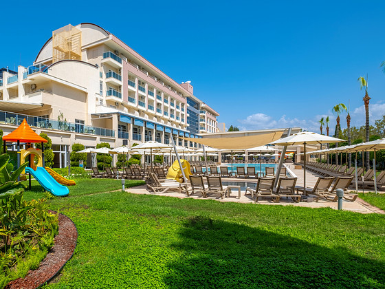 SOLIVIA HOTEL (EX. TITAN SELECT HOTEL)