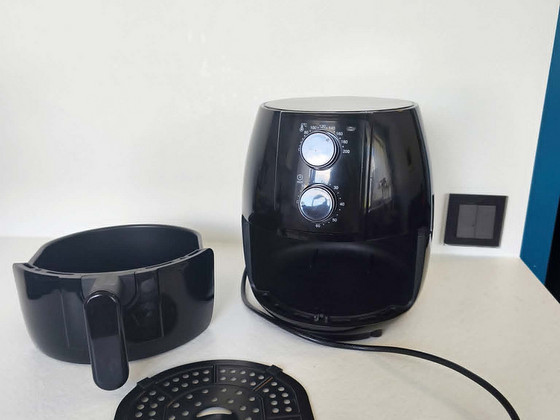 Võimsus: 1600 W Mahutavus: 2,5 l Värv: must Kuumaõhutehnoloo