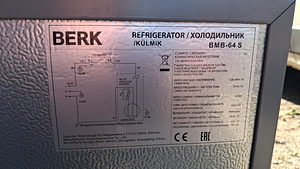 Продам маленький холодильник BERK 50*63*43 cm (7 фото из 9)