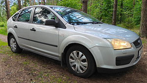 Ford Focus Trend 1.6 R6 74kW 2005.a. (3 foto / 15)