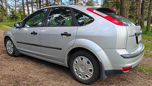 Ford Focus Trend 1.6 R6 74kW 2005.a. (4 foto / 15)