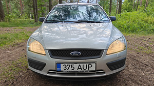 Ford Focus Trend 1.6 R6 74kW 2005.a. (7 foto / 15)