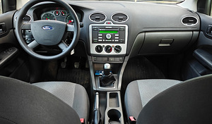 Ford Focus Trend 1.6 R6 74kW 2005.a. (9 foto / 15)