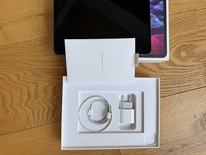 iPad Pro 11" Wi‑Fi + Cellular (3 фото из 3)