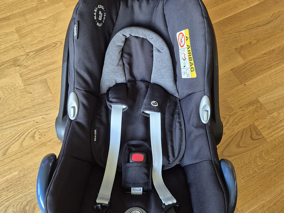 Maxi-Cosi CabrioFix turvahäll + FamilyFix (ISOFIX) alus