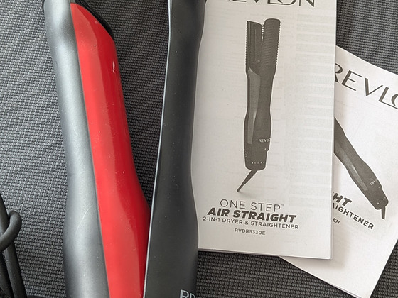 Revlon One-Step Air Straight juuksesirgendaja ja föön 2-in-1
