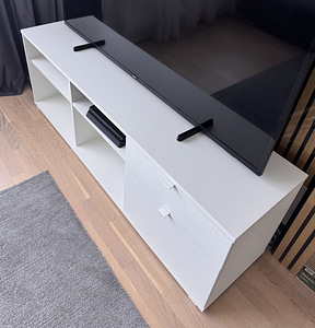 Valge TV-alus / TV-kapp (1 foto / 2)