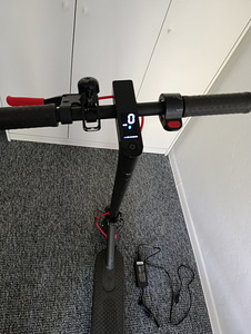Xiaomi Mi Electric Scooter Pro seeria elektriline tõukeratas (3 foto / 3)