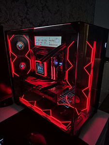 PC / RTX 5080 / 9800X3D / 64GB DDR5 (1 foto / 4)