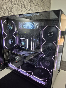 PC / RTX 5080 / 9800X3D / 64GB DDR5 (3 foto / 4)