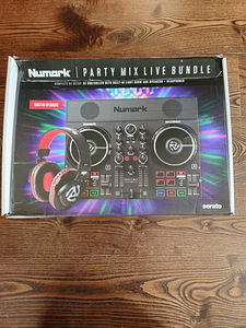 Комплект DJ-пульта Numark Party Mix Live (2 фото из 2)