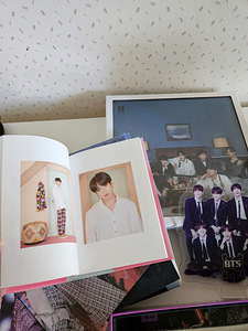 BTS много разных вещей (4 фото из 5)