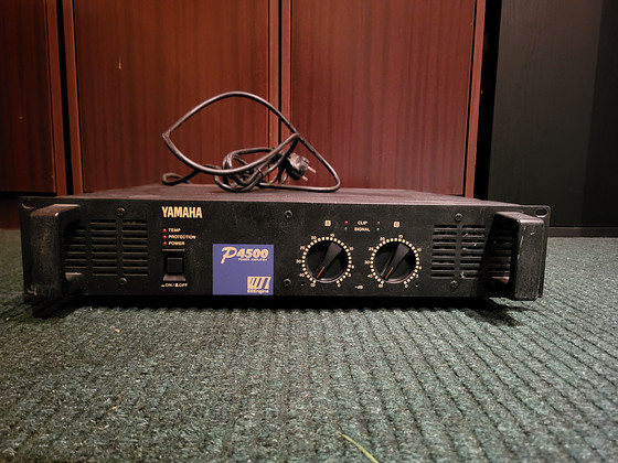 Võimas stereo võimendi Yamaha 2×620 W
