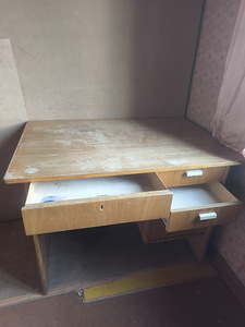 Vanaaegne kirjutuslaud (2 foto / 2)