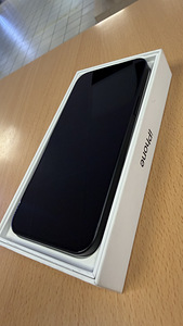 Apple iPhone 15 Plus 512GB Black v heas korras (3 foto / 4)