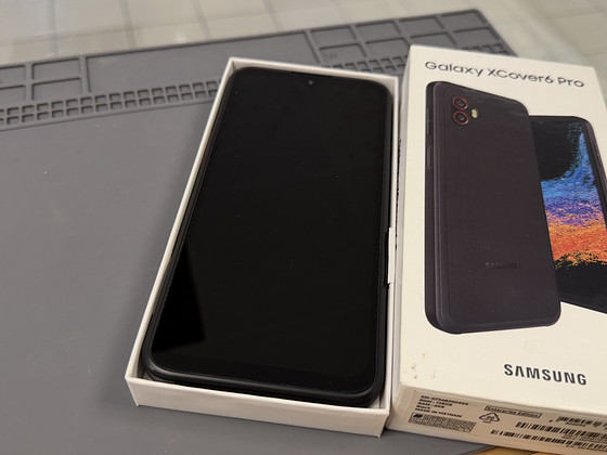 Samsung Galaxy Xcover 6 Pro Black v heas korras