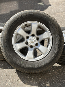 17" Toyota originaalveljed 6x139,7 + suverehvid 265/65/17 (1 foto / 7)