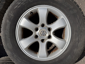 17" Toyota originaalveljed 6x139,7 + suverehvid 265/65/17 (6 foto / 7)