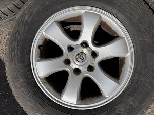 17" Toyota originaalveljed 6x139,7 + suverehvid 265/65/17 (7 foto / 7)