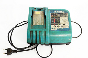 Makita DC18RA S/N: puudub (2 фото из 2)