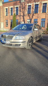 Аренда автомобиля (1 фото из 3)