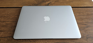 Macbook Air 13 (Early 2015) (2 foto / 7)