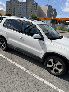 Volkswagen Tiguan (2008. aasta) (6 foto / 8)