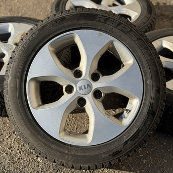 16" Kia originaalveljed 5x114,3 +naastrehvid 205/55/16
