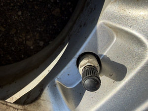 16" Kia originaalveljed 5x114,3 +naastrehvid 205/55/16 (3 foto / 9)