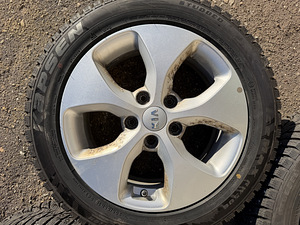 16" Kia originaalveljed 5x114,3 +naastrehvid 205/55/16 (6 foto / 9)