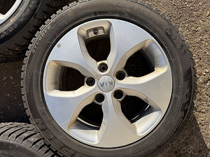 16" Kia originaalveljed 5x114,3 +naastrehvid 205/55/16 (7 foto / 9)