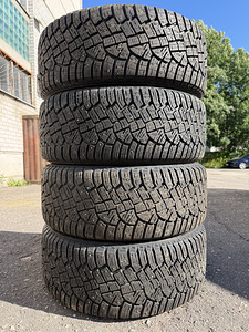 17" Audi originaalveljed 5x112 + naastrehvid 235/50/17 (2 foto / 8)