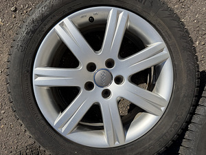 17" Audi originaalveljed 5x112 + naastrehvid 235/50/17 (6 foto / 8)