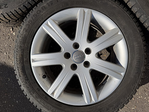 17" Audi originaalveljed 5x112 + naastrehvid 235/50/17 (8 foto / 8)