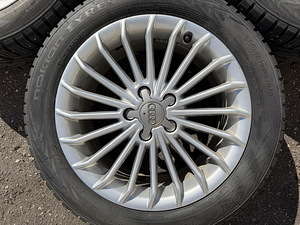 17" Audi originaalveljed 5x112 + naastrehvid 225/50/17 (5 foto / 8)