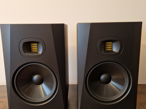 Adam Audio T8V (2 шт., новые и неиспользованные.)
