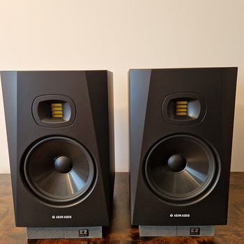 Adam Audio T8V (2 шт., новые и неиспользованные.)