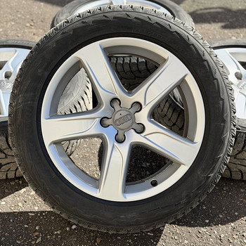 18" оригинальные диски Audi 5x112 + шипованные шины 235/55/18 (7 мм)