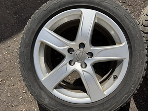 18" оригинальные диски Audi 5x112 + шипованные шины 235/55/18 (7 мм) (7 фото из 8)