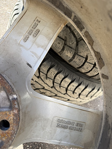 18" оригинальные диски Audi 5x112 + шипованные шины 235/55/18 (7 мм) (8 фото из 8)