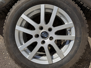 16" MSW veljed 5x114,3 + naastrehvid 205/60/16 + andurid (8 foto / 9)