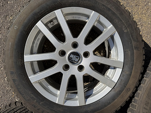 16" MSW veljed 5x114,3 + naastrehvid 205/60/16 + andurid (9 foto / 9)