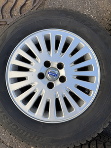 19" Volvo originaalveljed 5x108 + naastrehvid 215/65/16 (2 foto / 9)