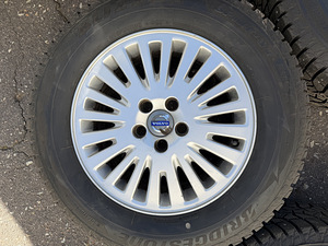19" Volvo originaalveljed 5x108 + naastrehvid 215/65/16 (3 foto / 9)