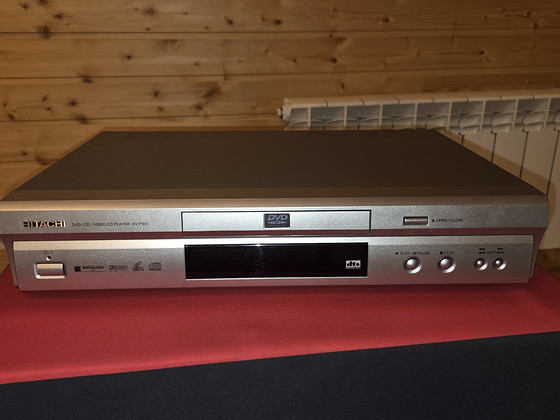 CD-mängija Hitachi