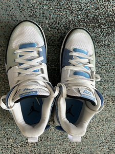 Кроссовки Jordan 43 (4 фото из 6)