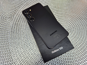 Samsung Galaxy S23 128GB (3 foto / 5)