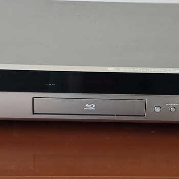 Blu-ray плеер Yamaha BD-A1020 AVENTAGE