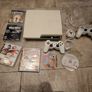 Sony Ps3 White +2 Controllers +6 cd playstation 3